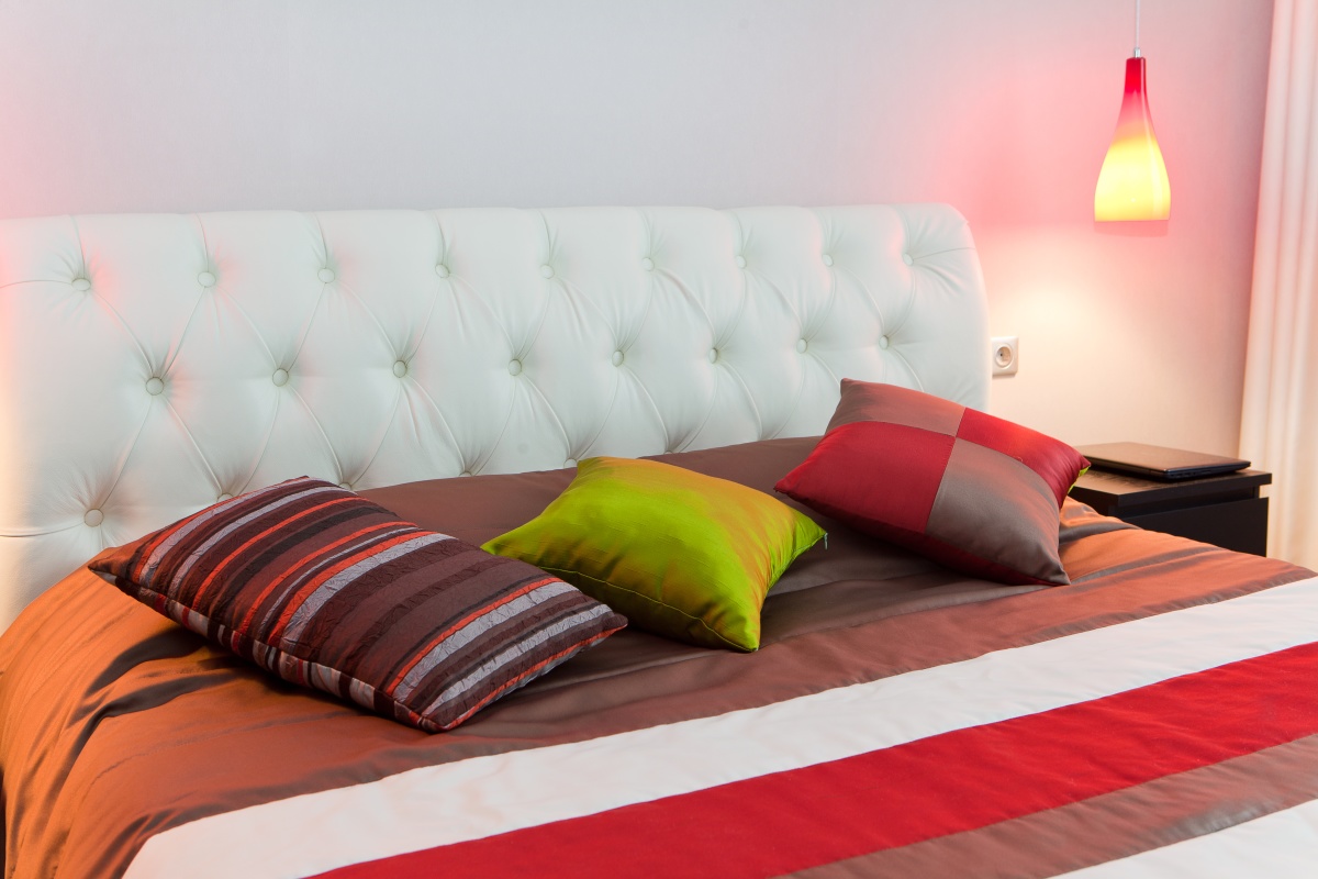 Пошив чехла на подушку с наполнением - изображение 1 - заказать онлайн в салоне штор Benone в Черноголовке